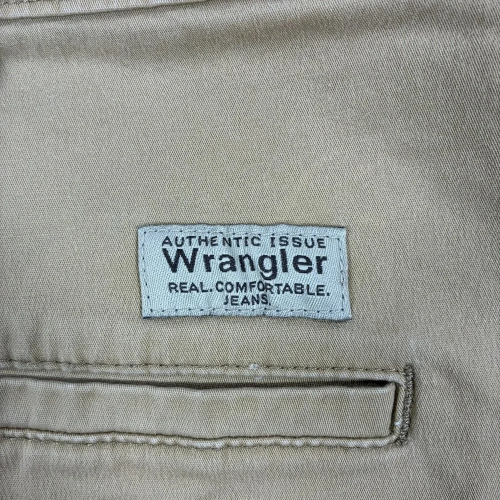 Wrangler Chino Shorts Mens 40 Beige Stretch Regular Fit 10 Inseam Casual